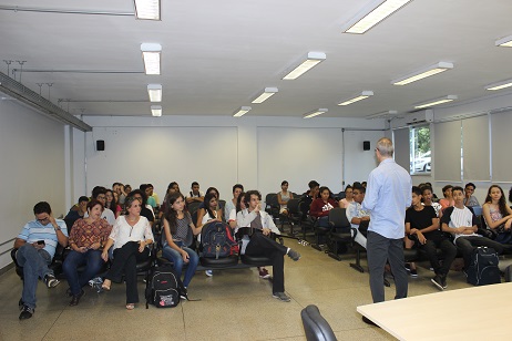 A apresentação foi a primeira etapa do projeto, que inclui treinamento e visita a bairros mais carentes da cidade de Aparecida